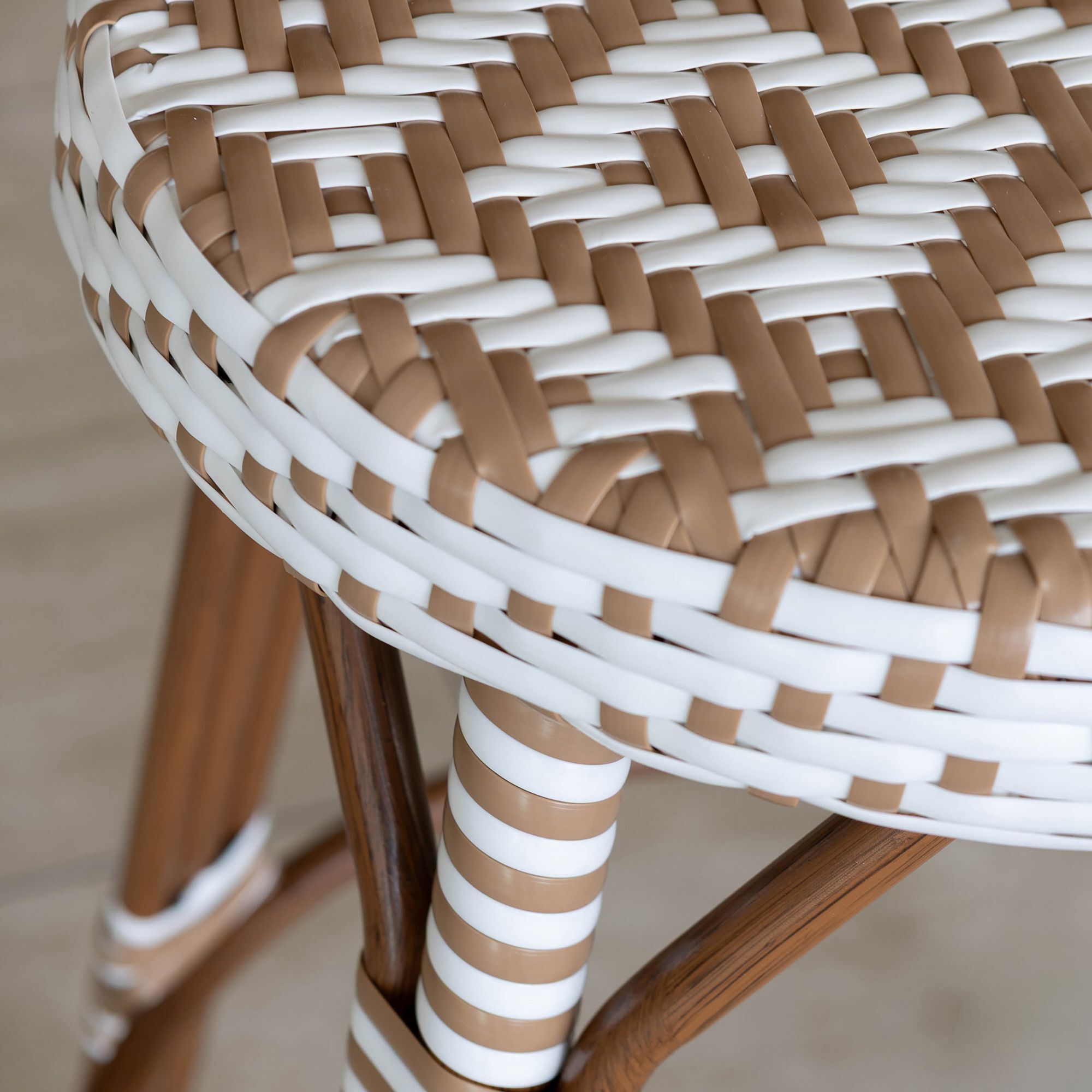 Tabouret bas en textilène avec effet rotin tressé beige SCALA