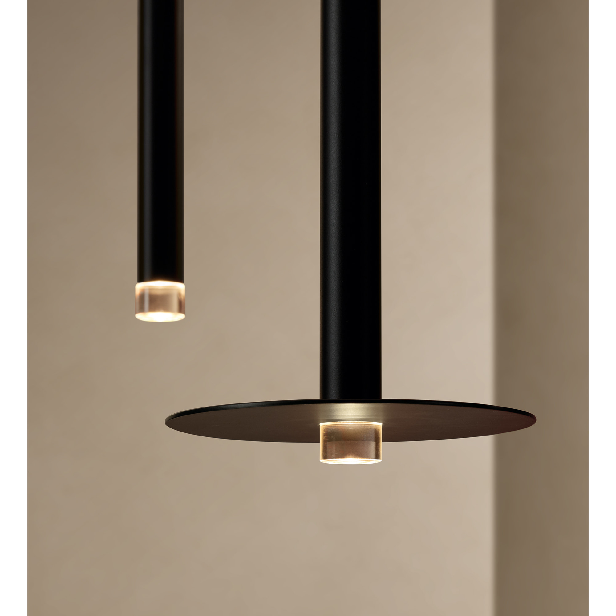 LEDS C4 Lámpara Colgante de Techo de Diseño Minimalista con Luz LED 3.2W 169lm. Lámpara Suspendida Florón Empotrable Negro Mate