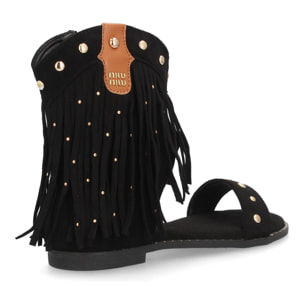 Sandalias planas con flecos y tachuelas