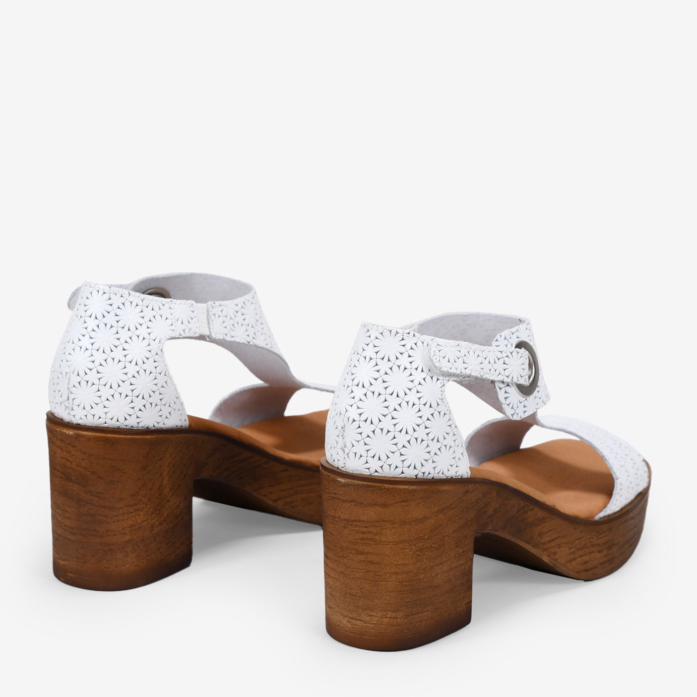 Sandalias de piel blancas con tacón efecto madera