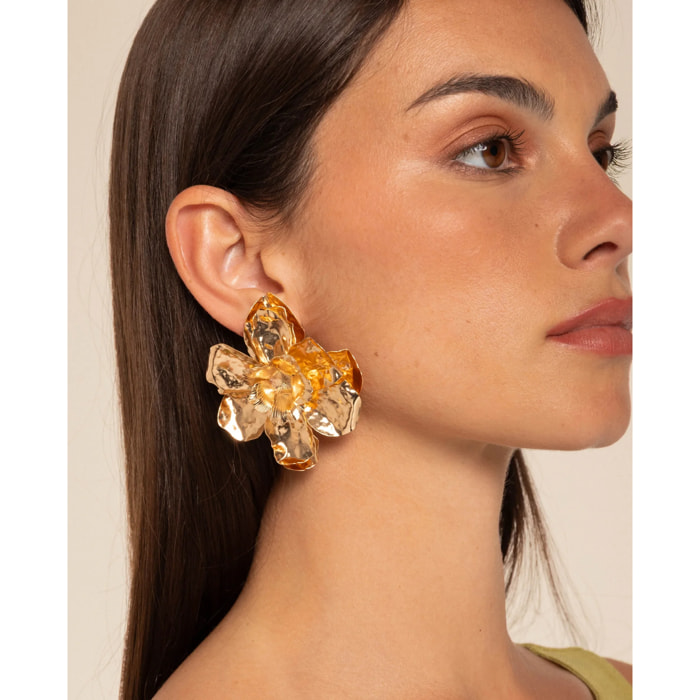 Pendientes de invitada de mujer con forma de flor
