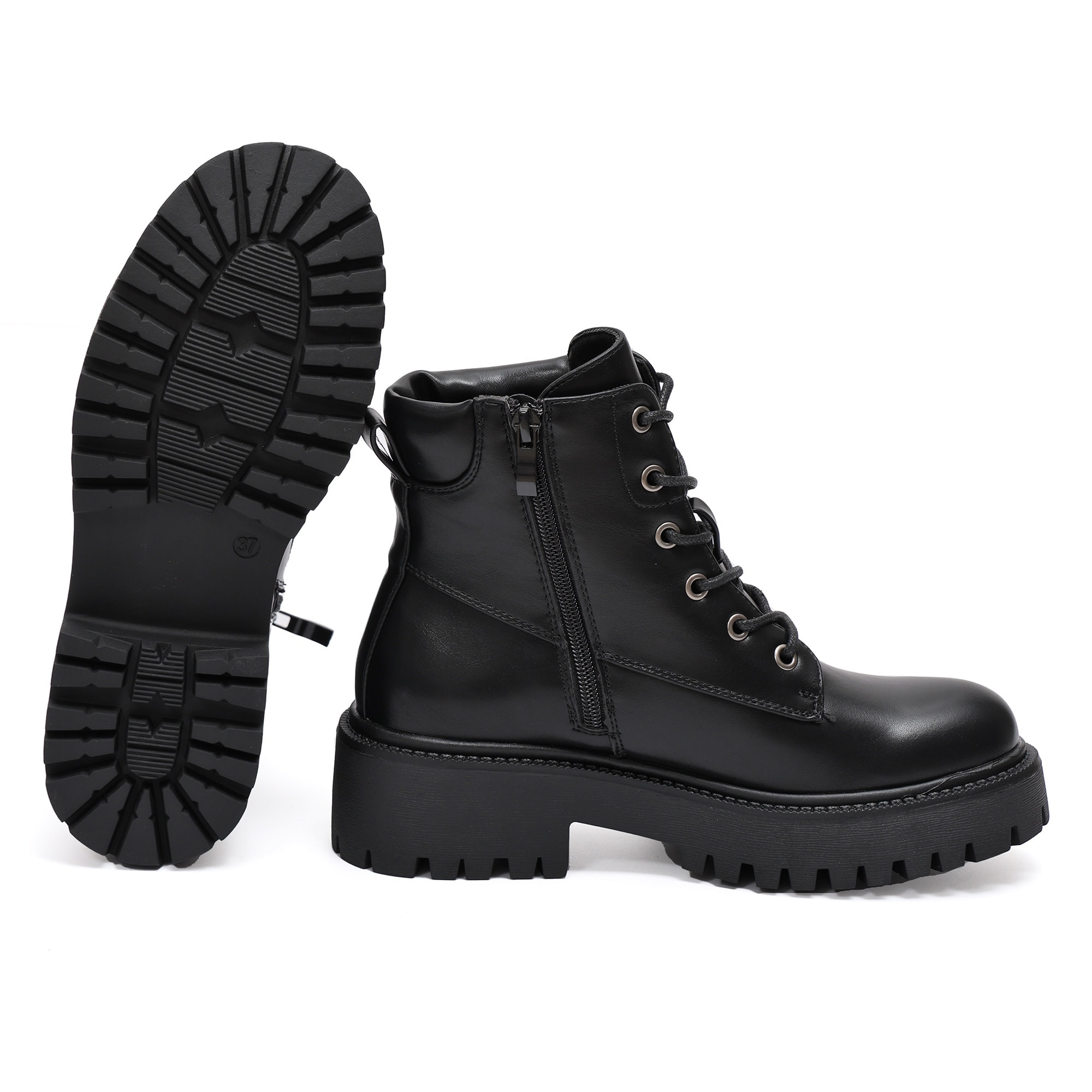 Anfibi in simil pelle con stringhe