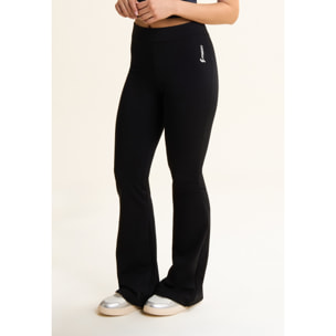 Pantaloni slim fit neri in french terry con fondo a zampa