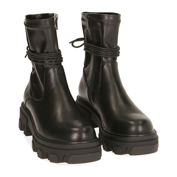 Moteras negras, tacón 5 cm.