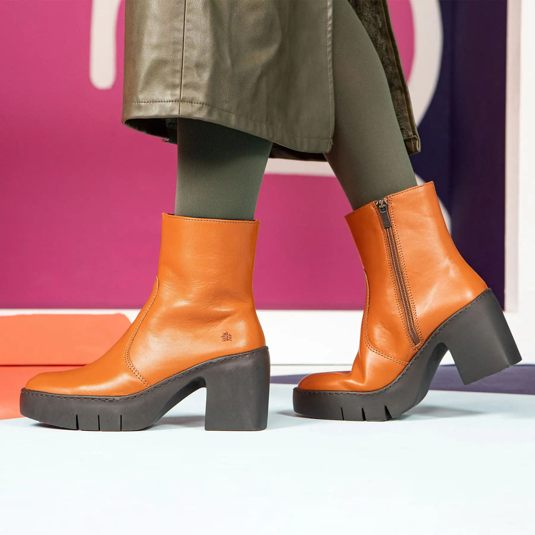 Botines con tacón 1656 NOBUCK BURDEOS/SOFIA color Burdeos