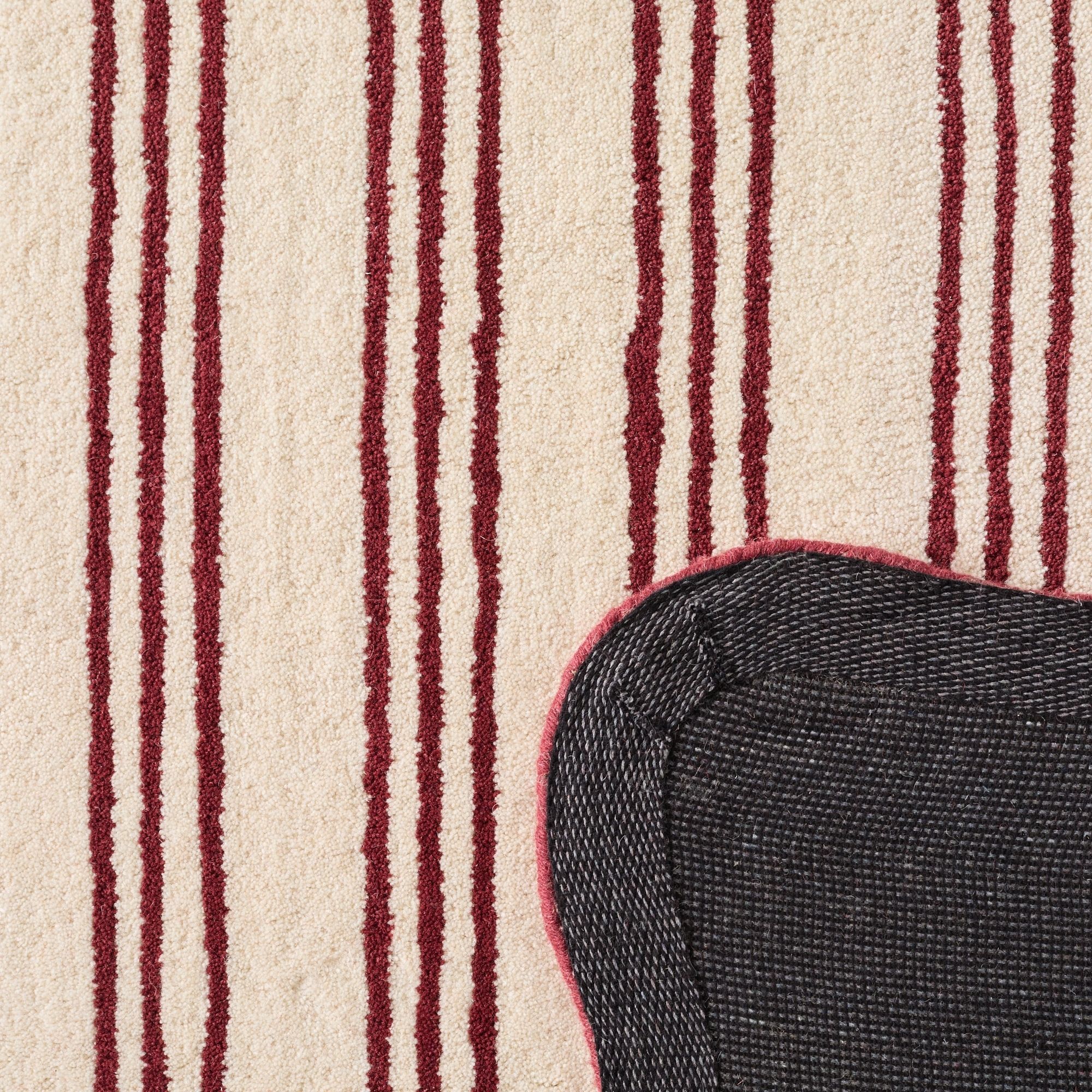 PANTONE - Tapis en laine fait main Rouge D'ORAGE à motif rayure bordeaux