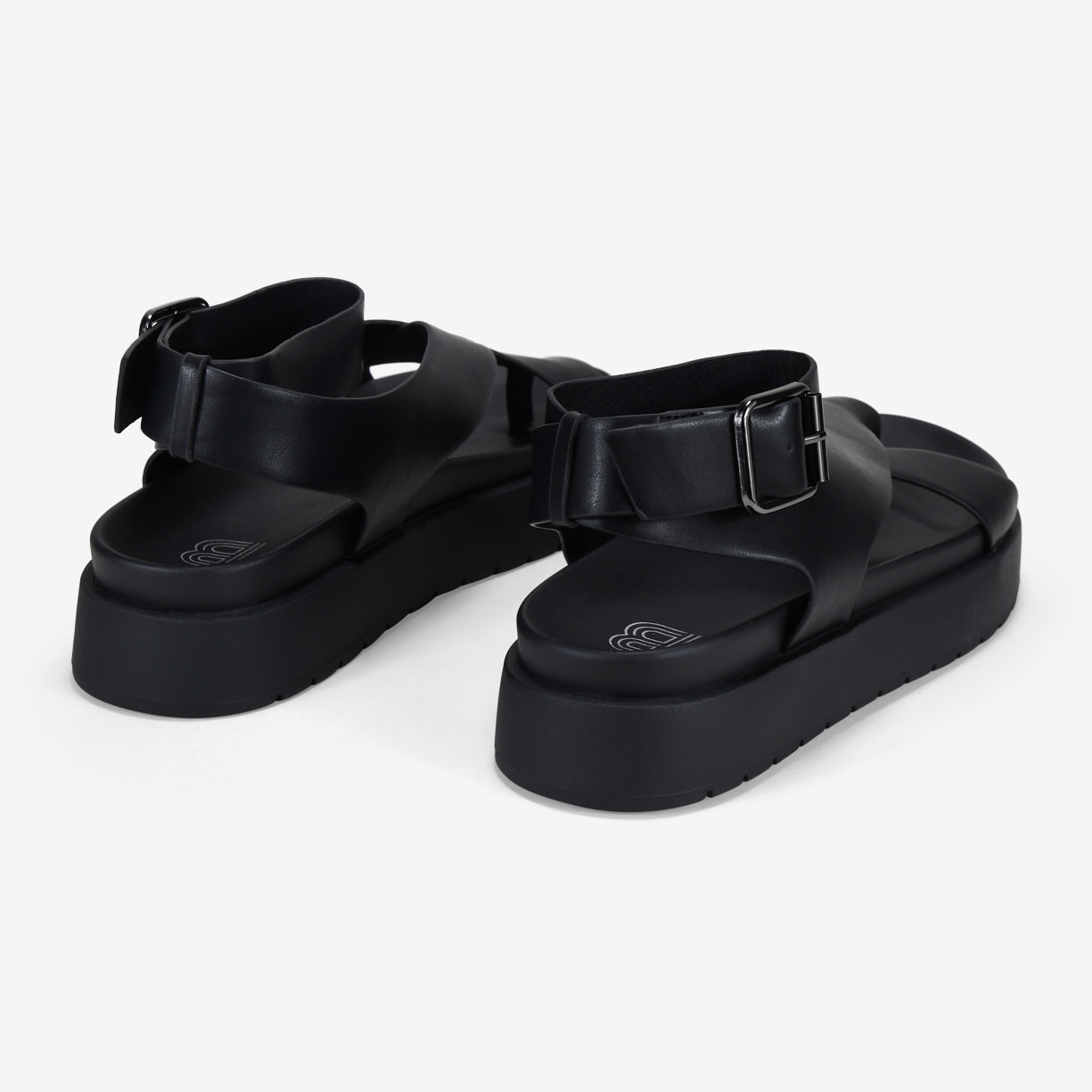 Sandalias de dedo negras con hebilla