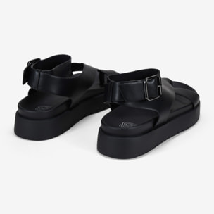 Sandalias de dedo negras con hebilla