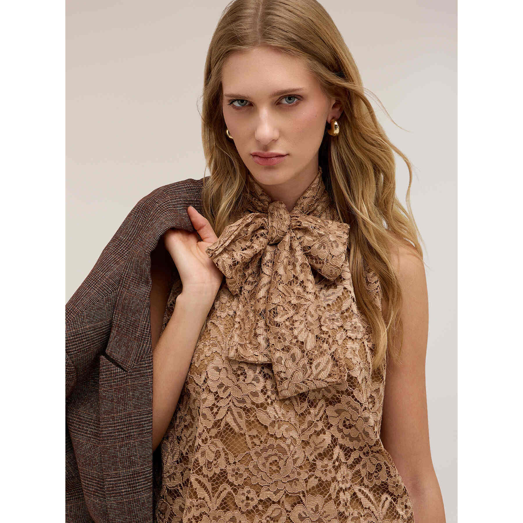 Motivi - Blusa in pizzo con fiocco - Beige