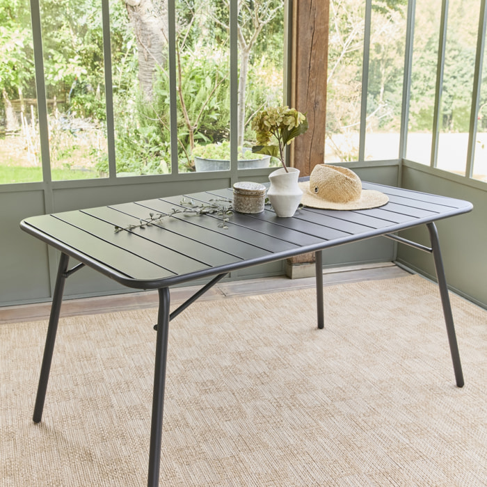 Table de jardin pliante métal 6 places. anthracite. Amelia. 140x80cm. traitement antirouille. lattes et bords arrondis
