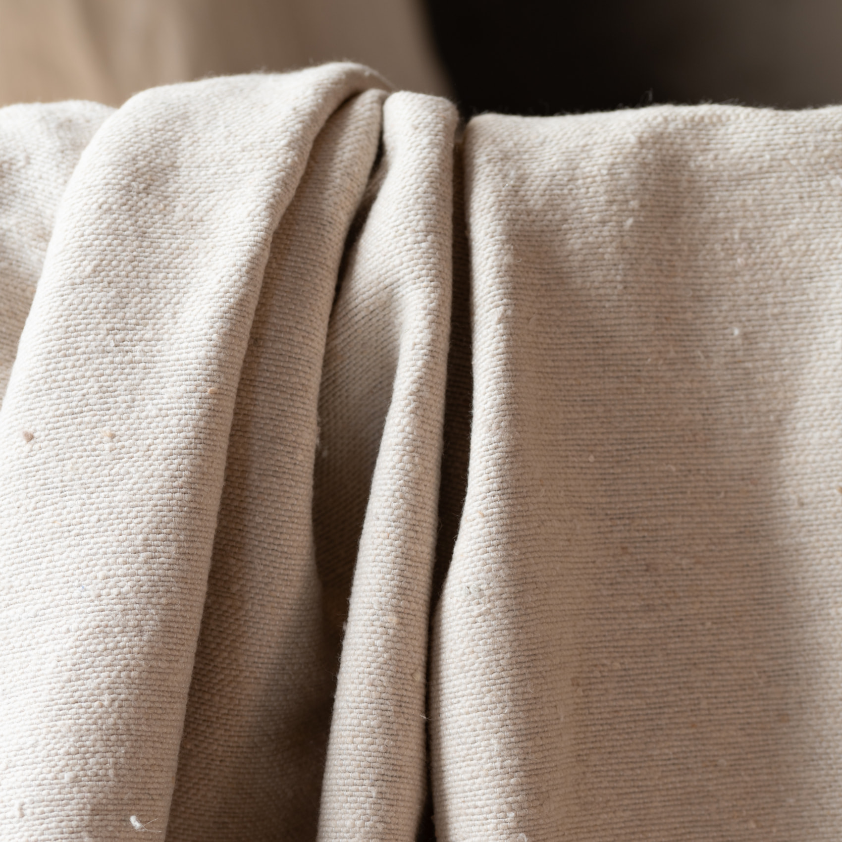 Grand plaid canapé en laine à pompons - Crème