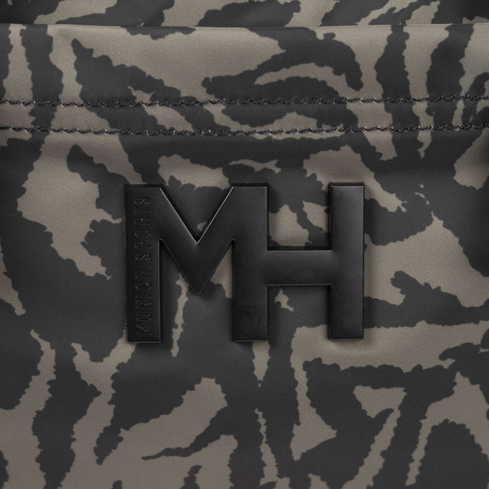 Bolso Shopper Convertible en Mochila Tiger ZONE SHOPPER BACKPACK C/PRINT TIGER KHAKI