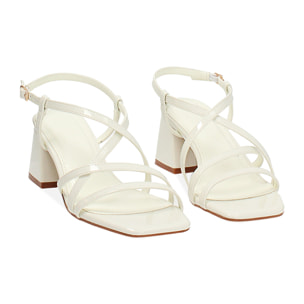 Sandalias crema con tacón de 5,5 cm