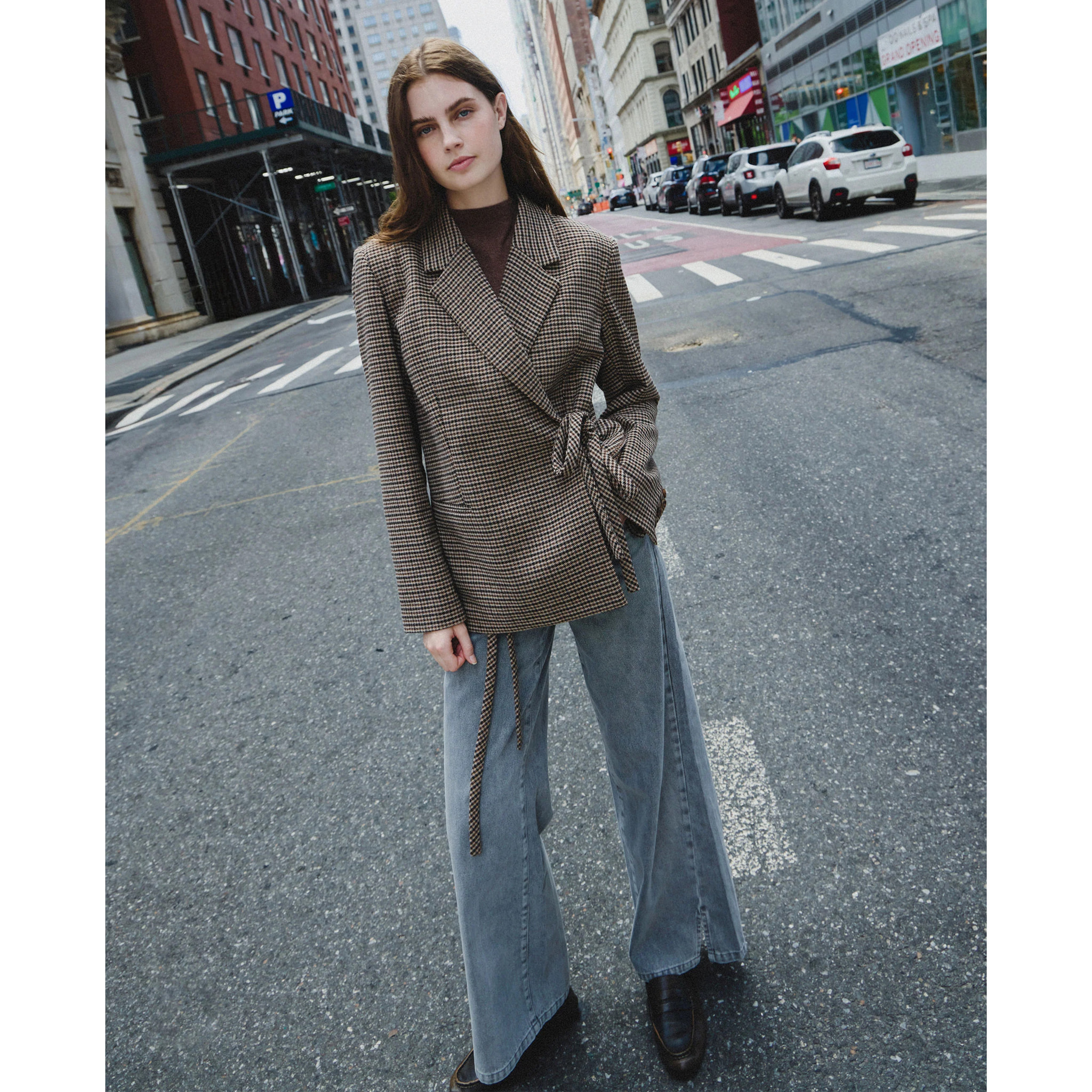 Blazer cruzada con solapa y ajuste con lazadas