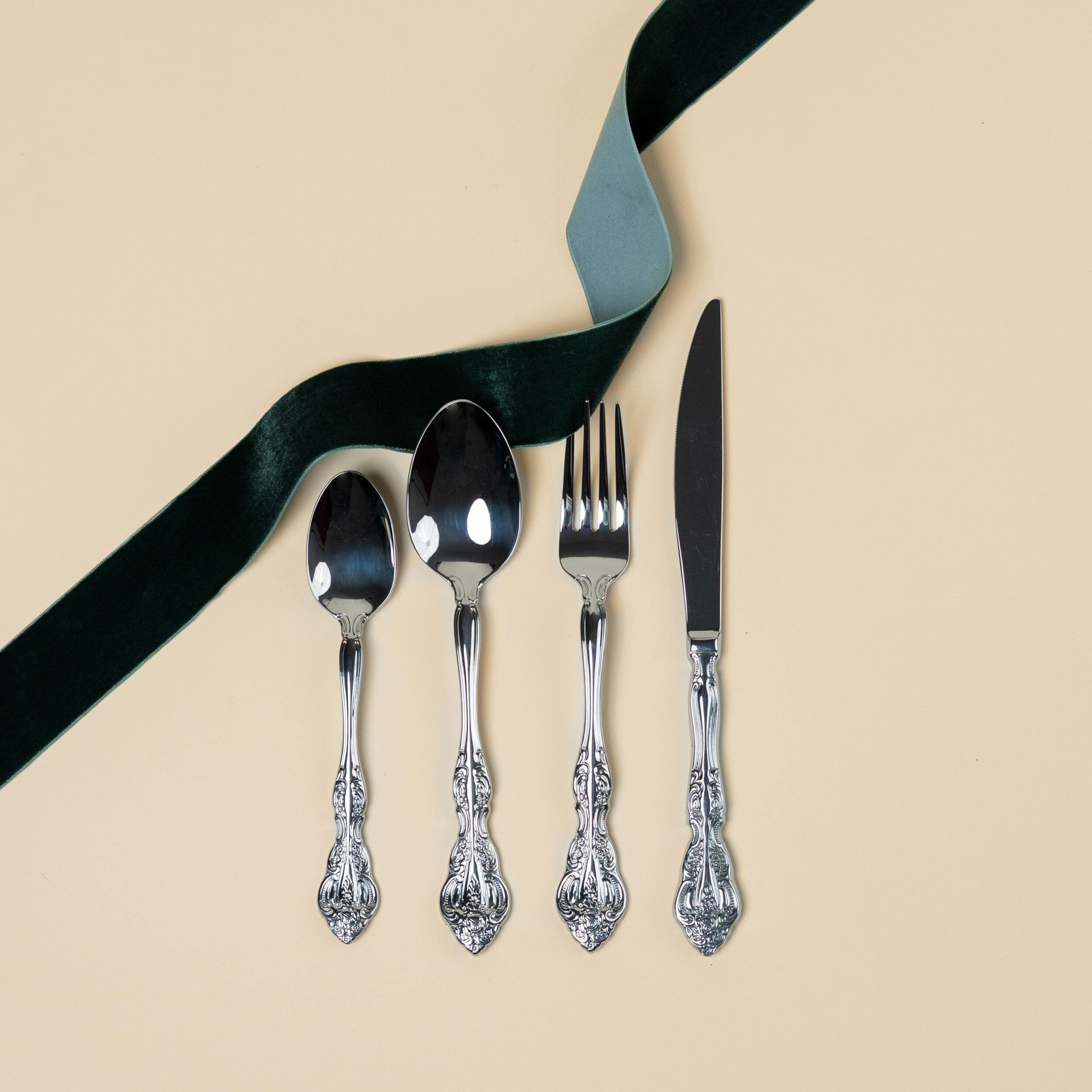 Couverts Attina 16 pièces argentés Kare Design