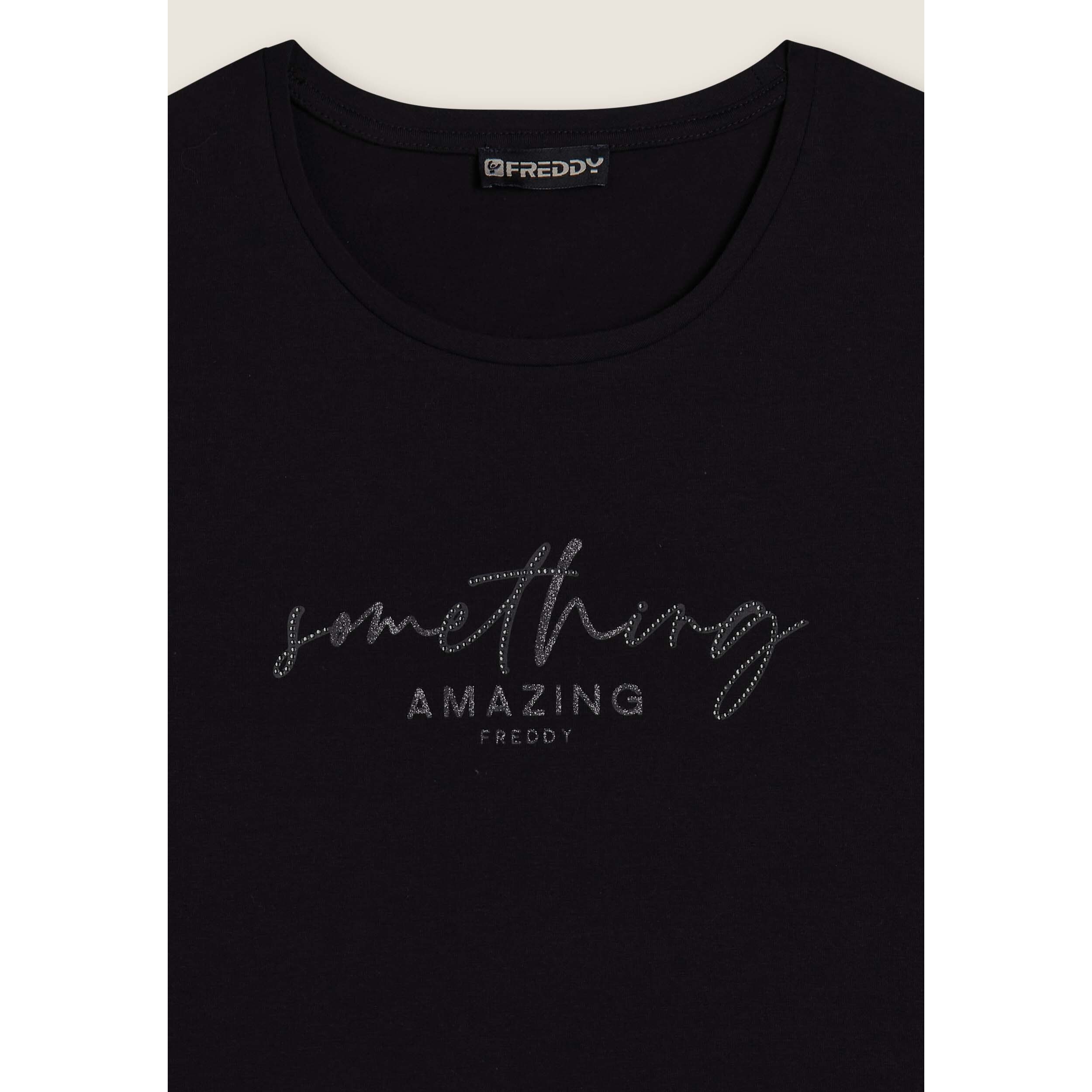 T-shirt a maniche lunghe con scritta “Something Amazing”