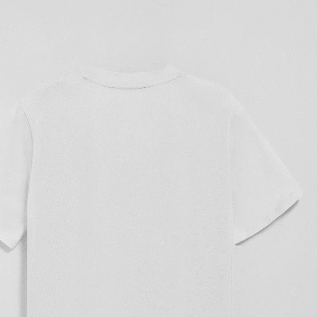 Pack de tres camisetas azul marino, gris vigoré y blanca con cuello redondo y logo bordado Rigby Go