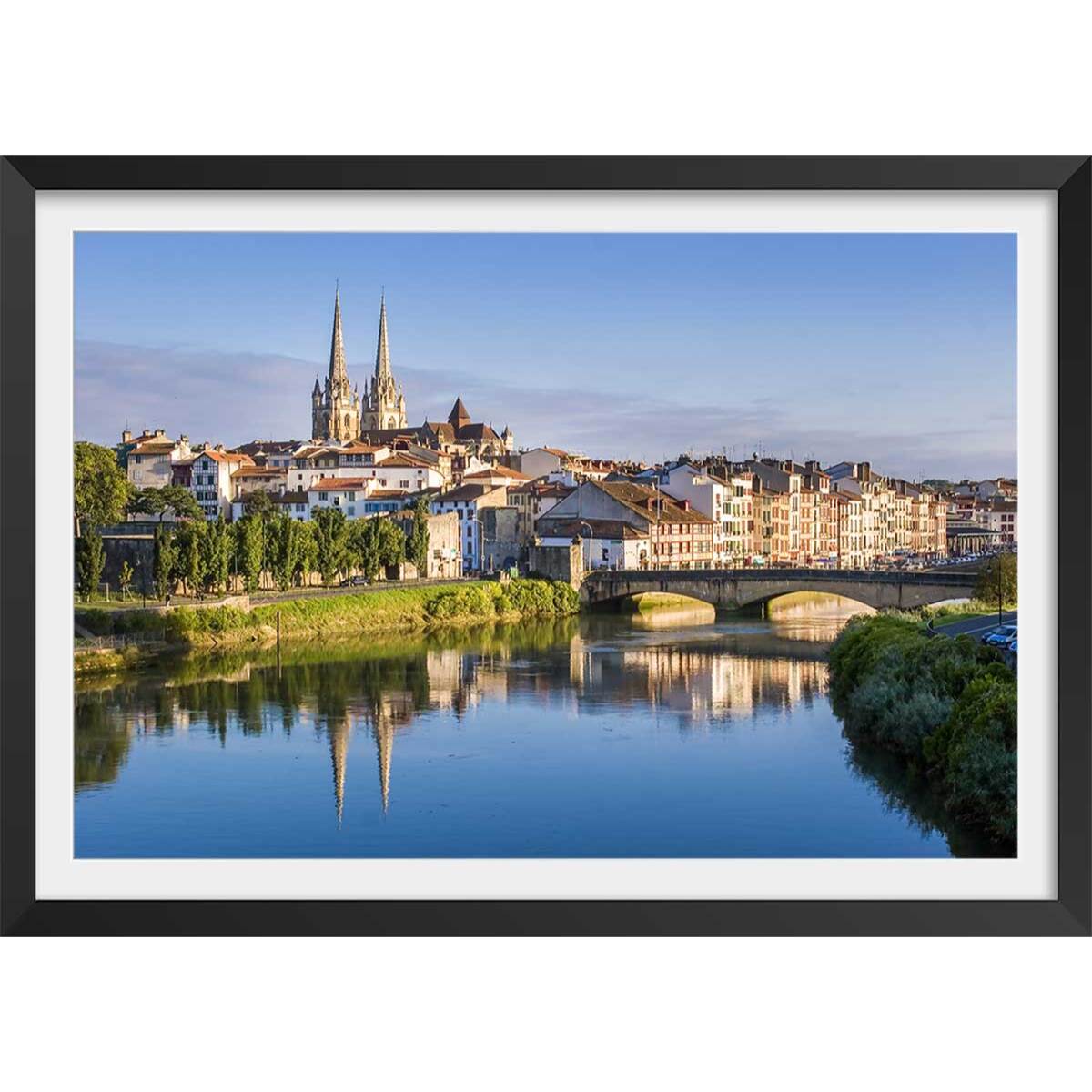 Affiche deco ville bayonne Affiche + cadre en bois - Noir