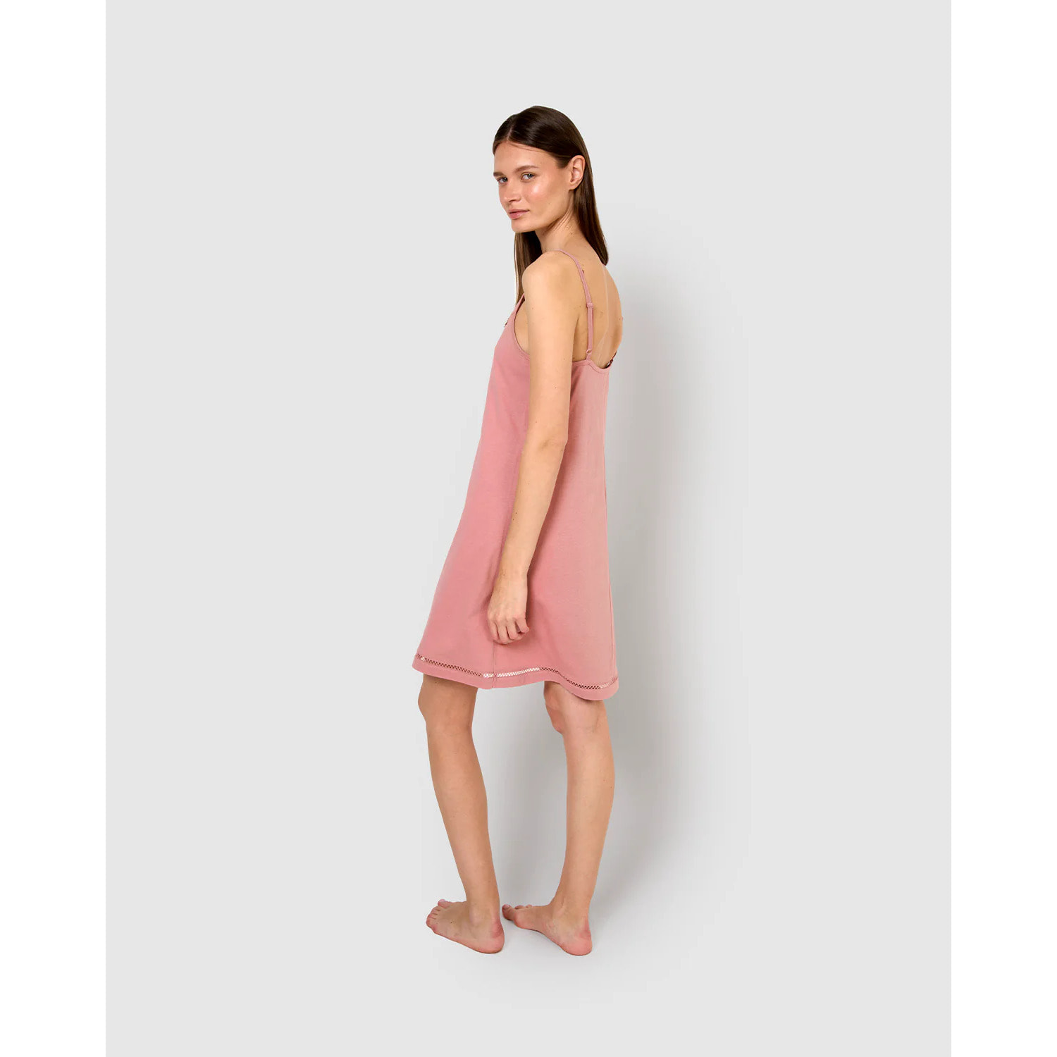 Camisón corto tirantes vainica malva