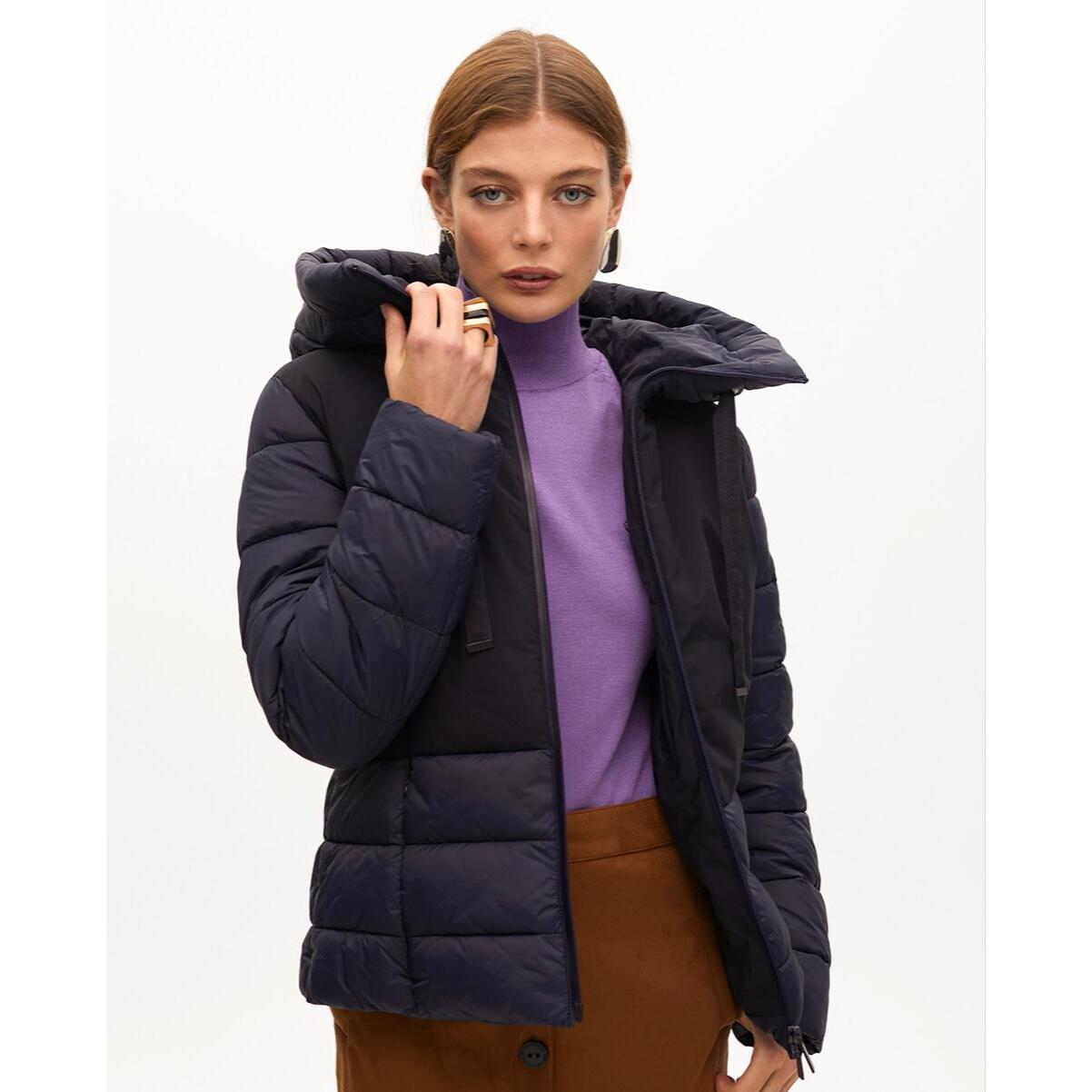 Anorak corto imbottito aderente a contrasto