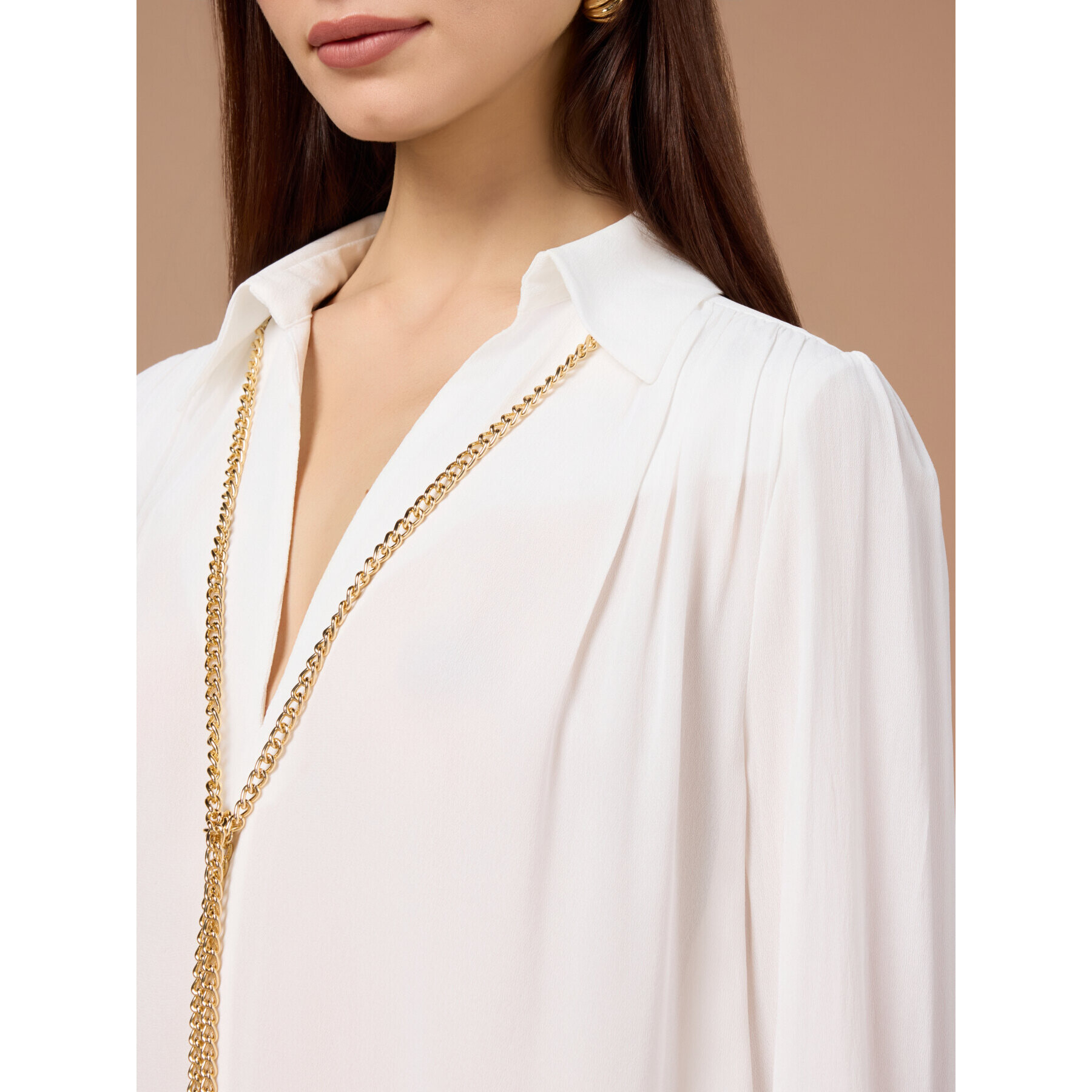 Oltre - Blusa in tessuto crêpe con catena - Bianco