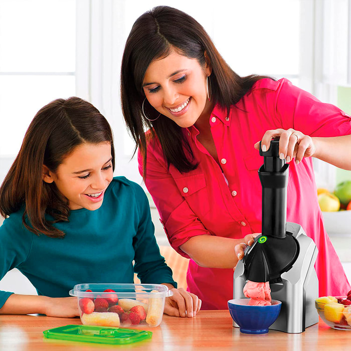 Máquina para hacer helados de frutas de 200W, permite preparar helados caseros de forma rápida y sencilla.