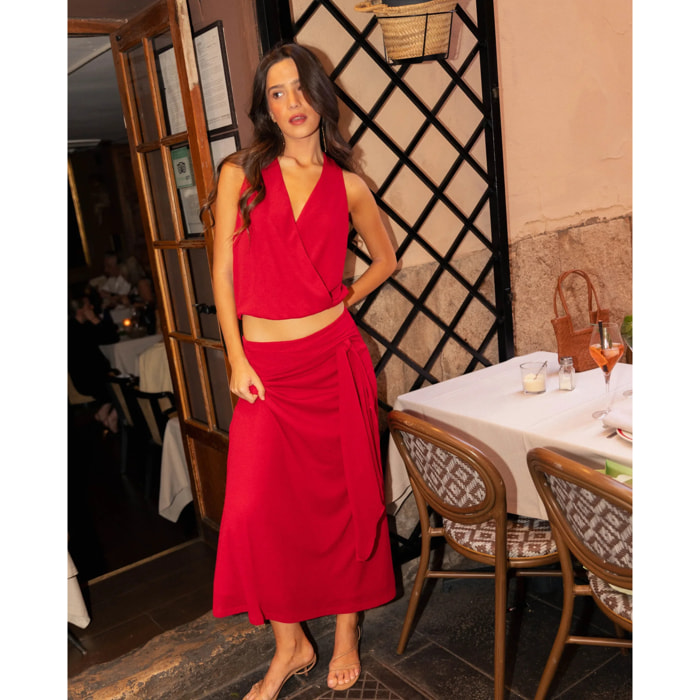 Falda larga roja con fajín y lazada