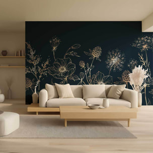 Papier peint fleurs sauvages dorées fond bleu nuit élégant Intissé