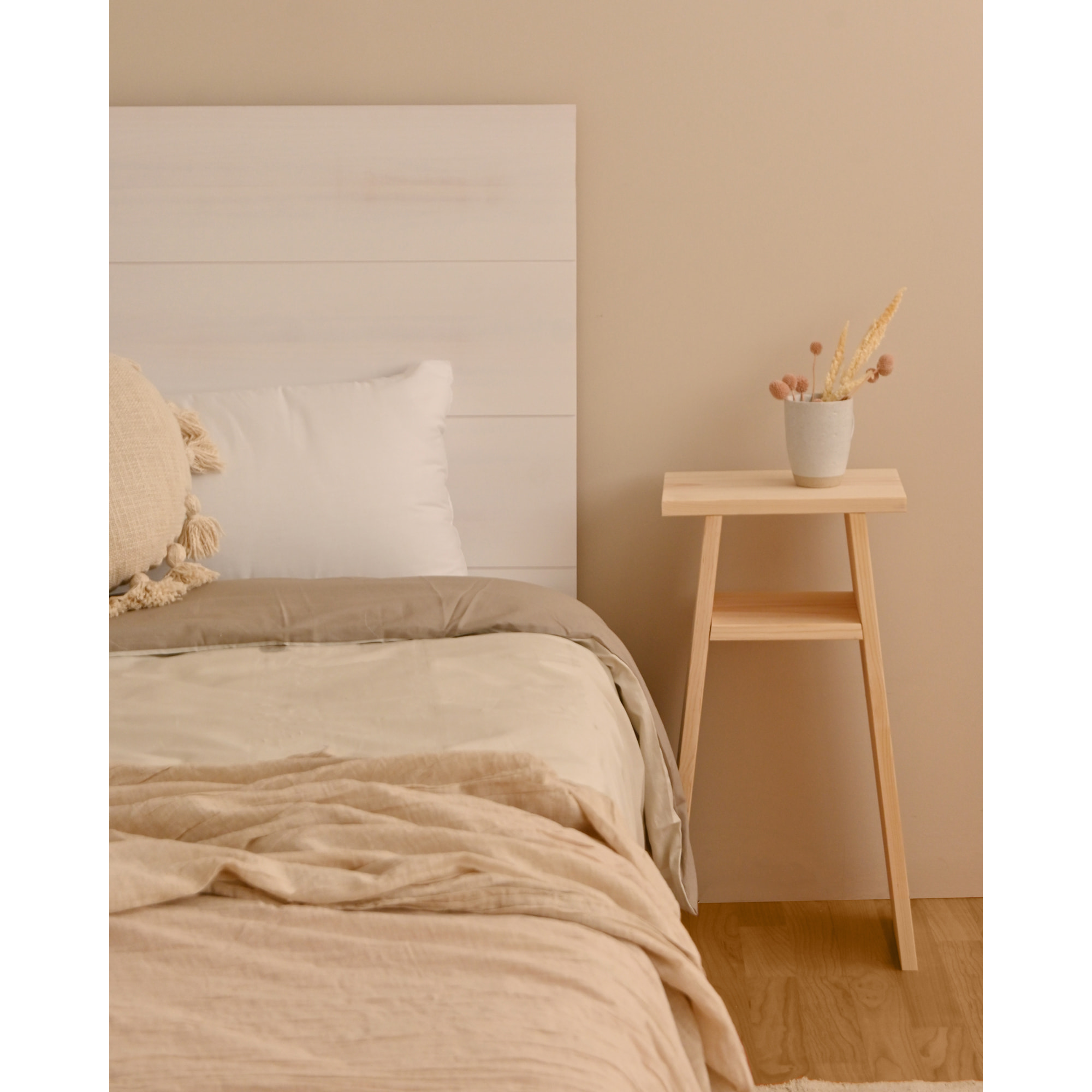 Table basse en bois massif ton naturel 60x20cm Hauteur: 60 Longueur: 30 Largeur: 20