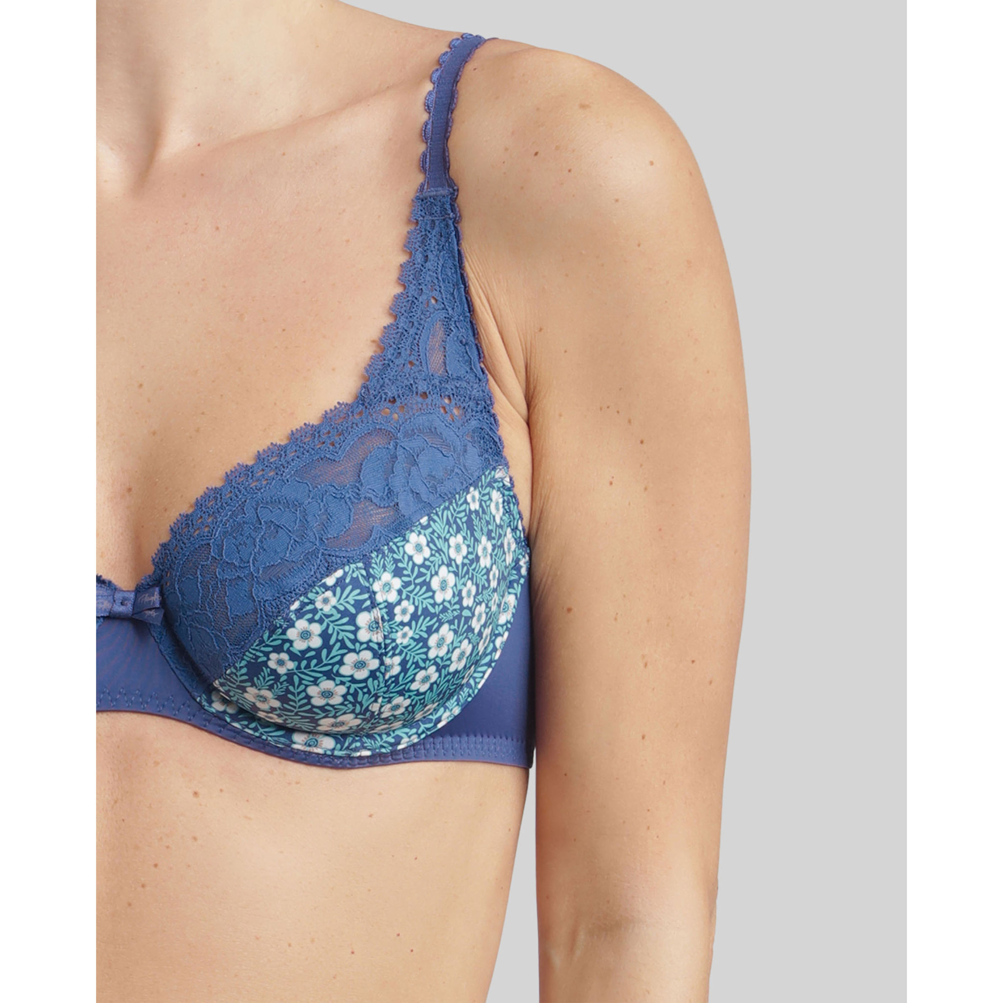 Sujetador con aros de encaje reciclado y microfibra