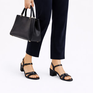 Sandali con cinturino regolabile e tacco largo