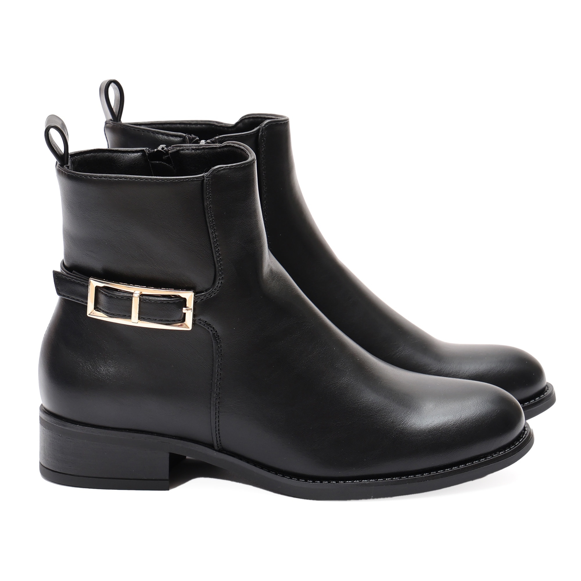 Stivaletti in simil pelle con fibbia dorata