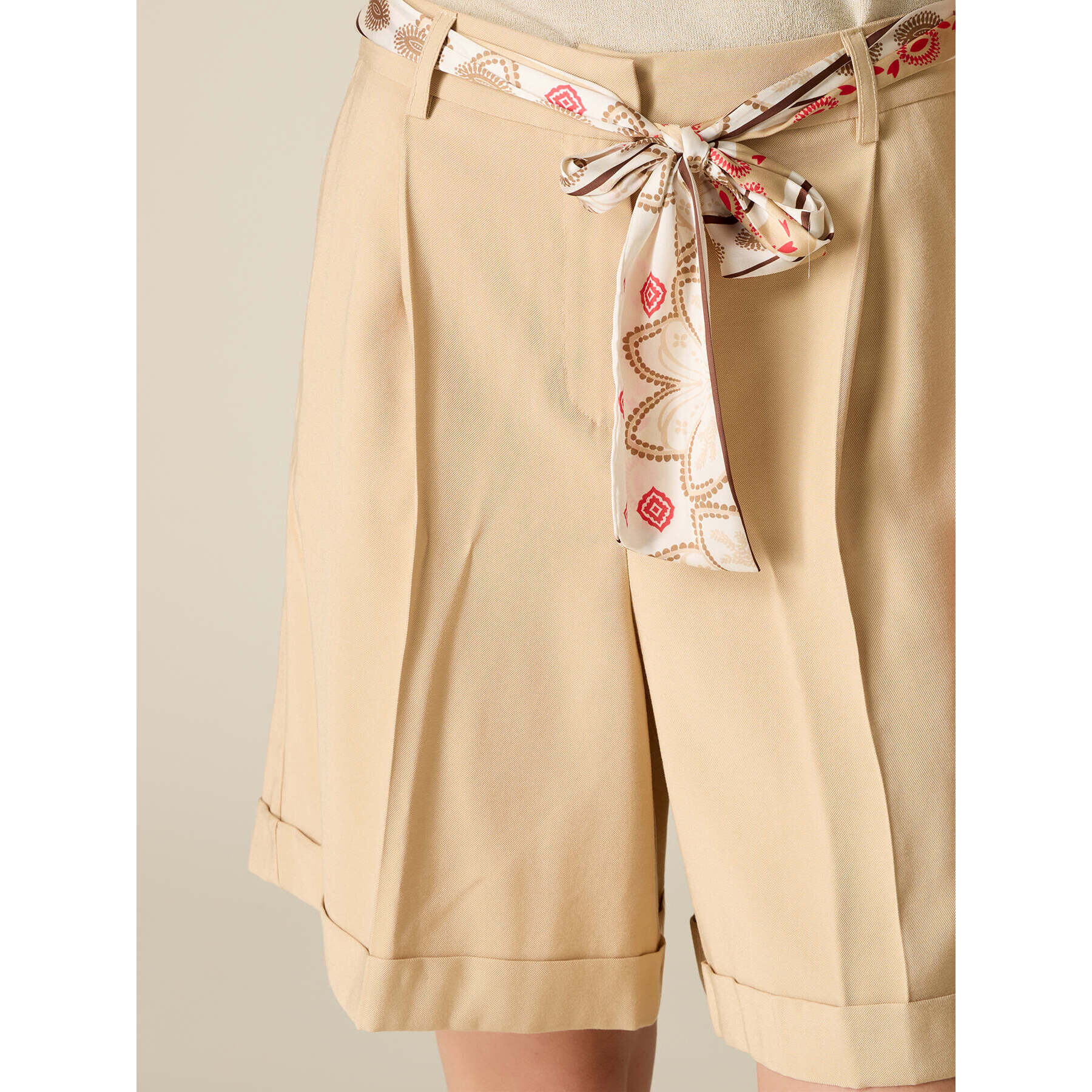 Oltre - Bermudas con cinturón estampado - Beige