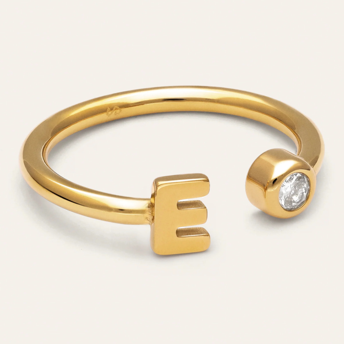 Anillo Personalizado Letter Spark Acero Baño Oro