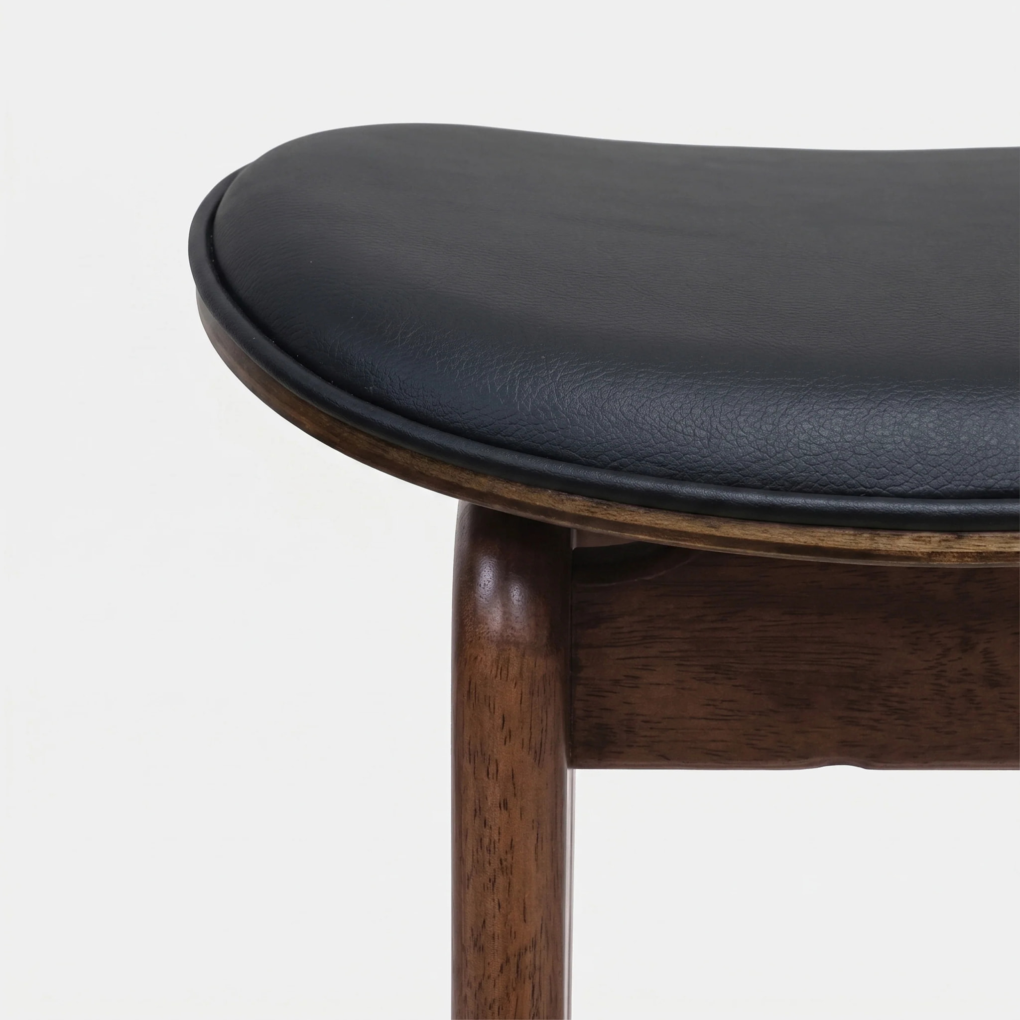 Lot de 2 tabourets pour îlot 65,5 cm en bois foncé et similicuir noir - Jude