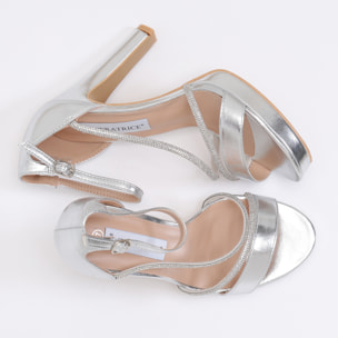 Sandali in simil pelle con tacco alto e fasce in strass