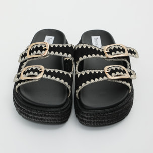 Sandali platform in simil pelle con fibbie color oro