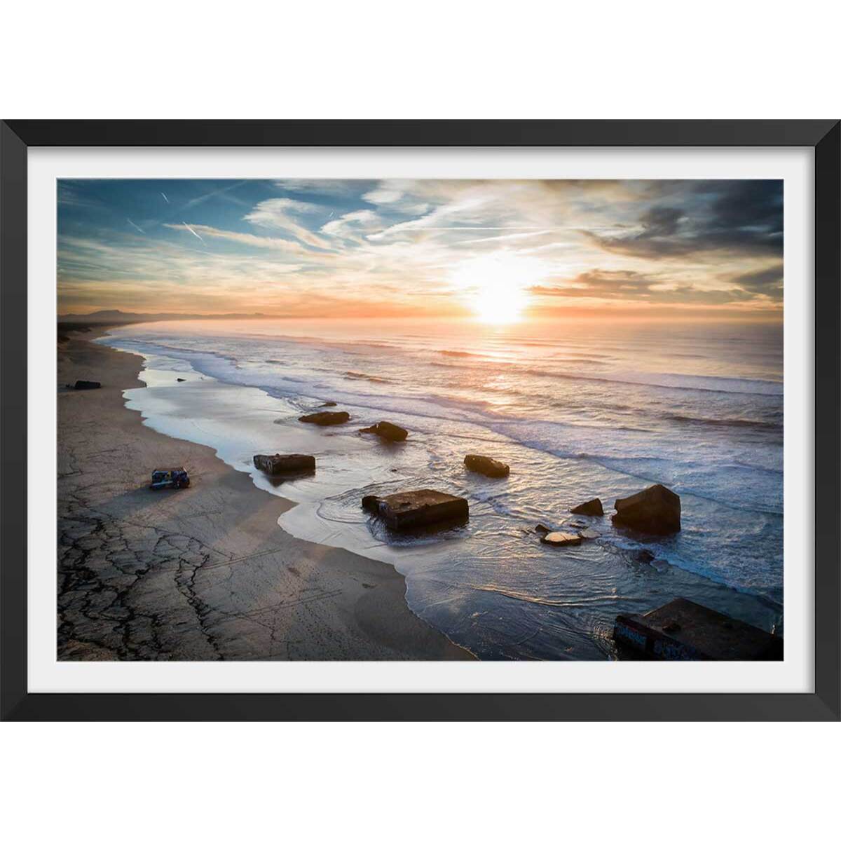 Affiche vestige mur de l'atlantique Affiche + cadre en bois - Noir