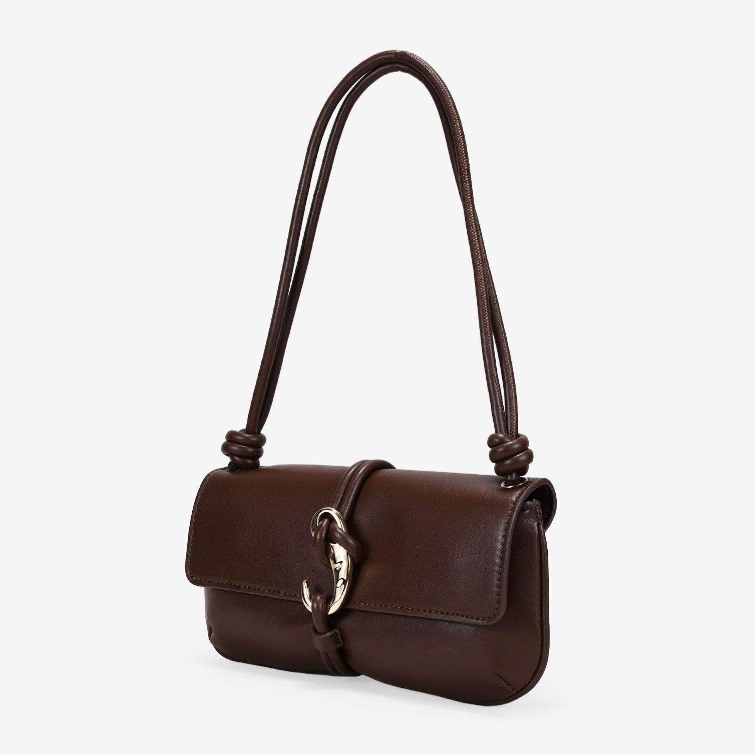 Bolso de hombro marrón con solapa y gancho metálico