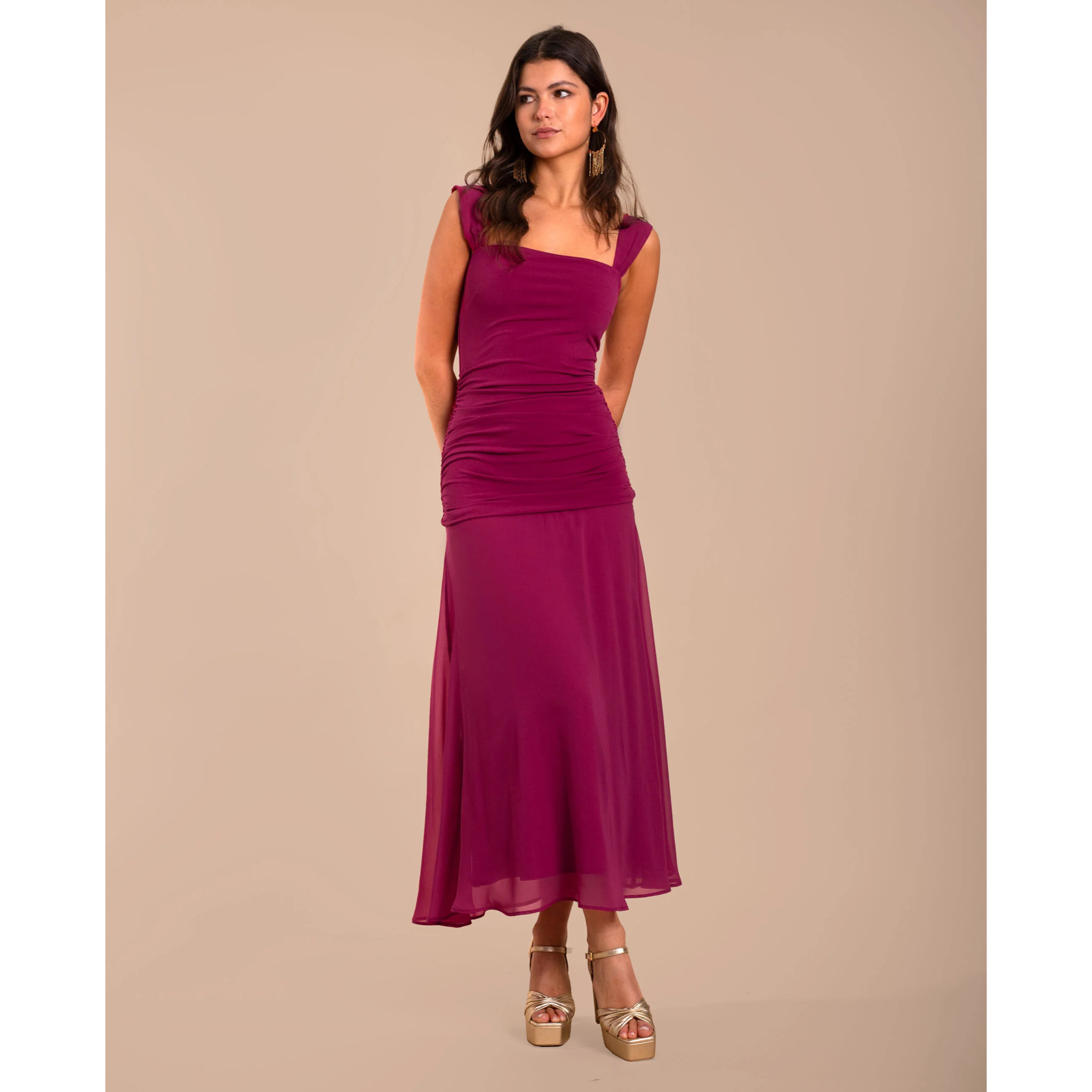 Vestido midi de tirantes con escote palabra de honor