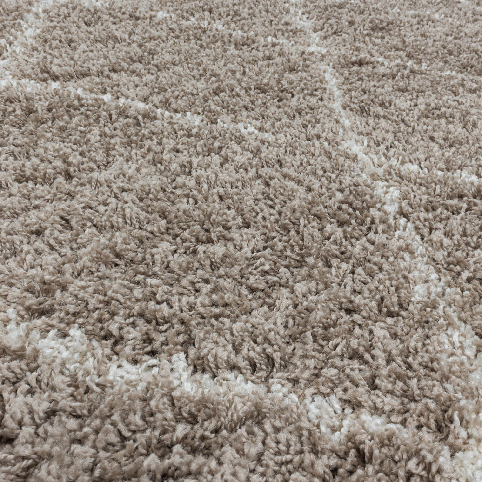 ALVOR - Tapis shaggy à poils longs motif berbère beige