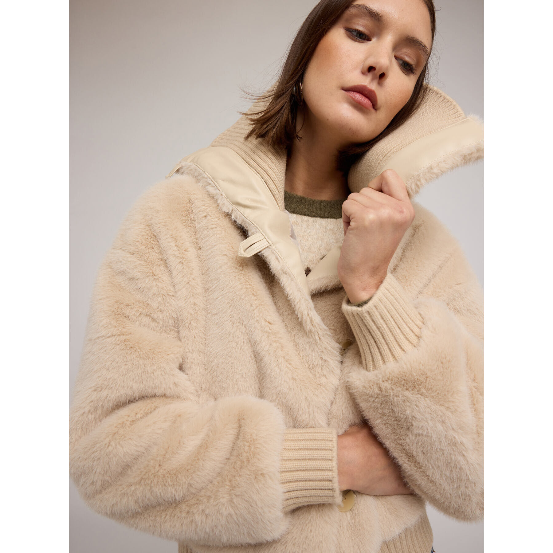 Motivi - Chaqueta efecto teddy con cuello alto - Beige