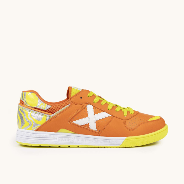 MUNICH CONTINENTAL V2 68 Zapatillas de fútbol sala y streetwear en naranja.