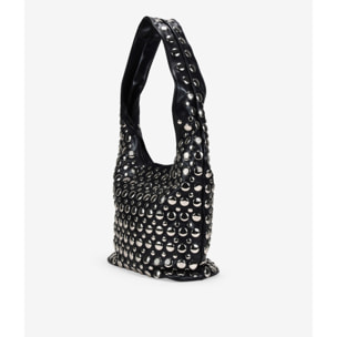 Bolso de hombro negro con tachas metálicas