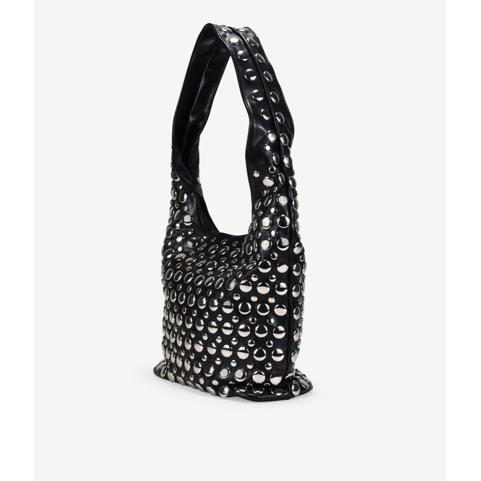 Bolso de hombro negro con tachas metálicas