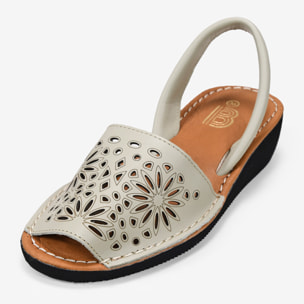 Alpargatas de piel beige con cuña