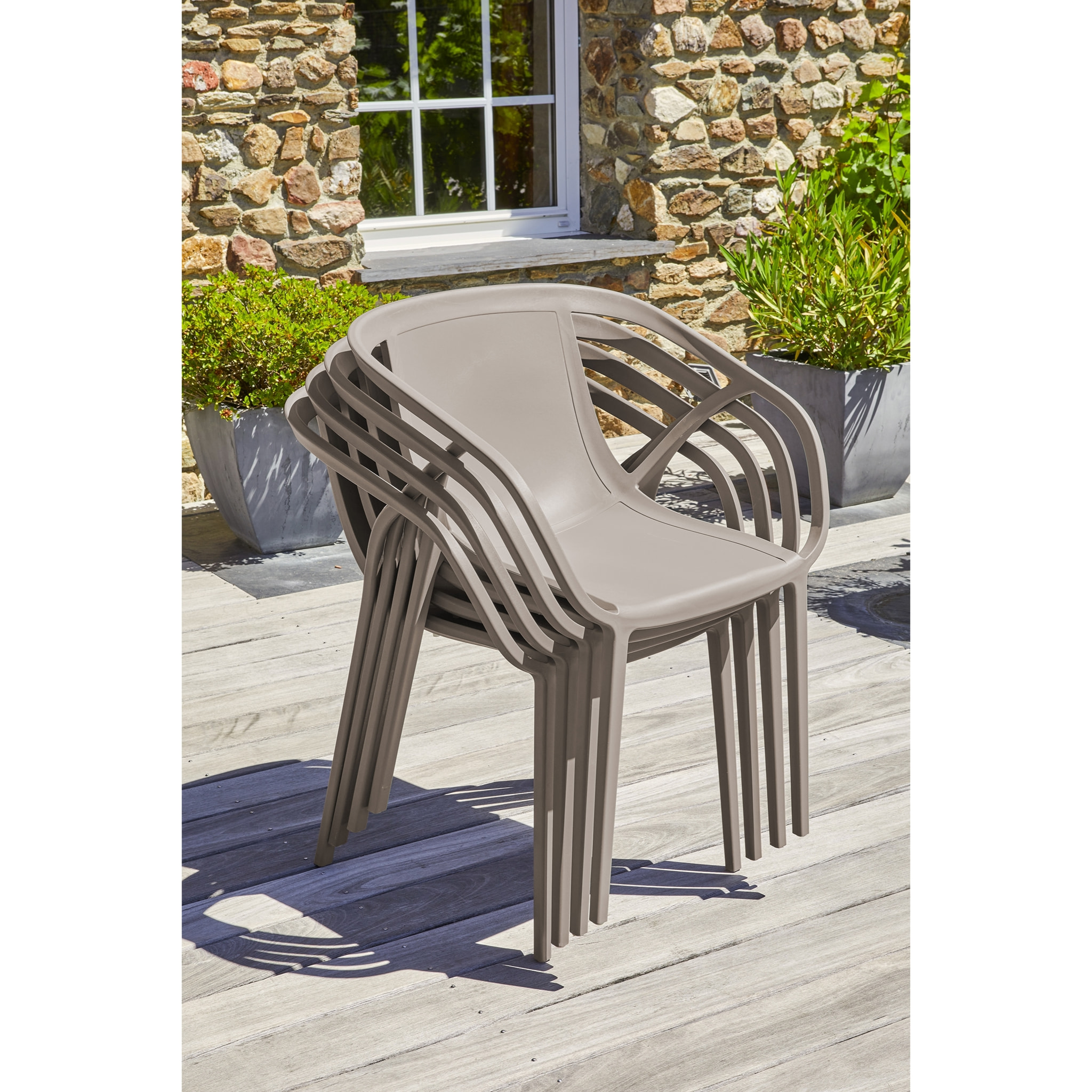 HOP - Fauteuil de jardin empilable en polypropylène renforcé taupe