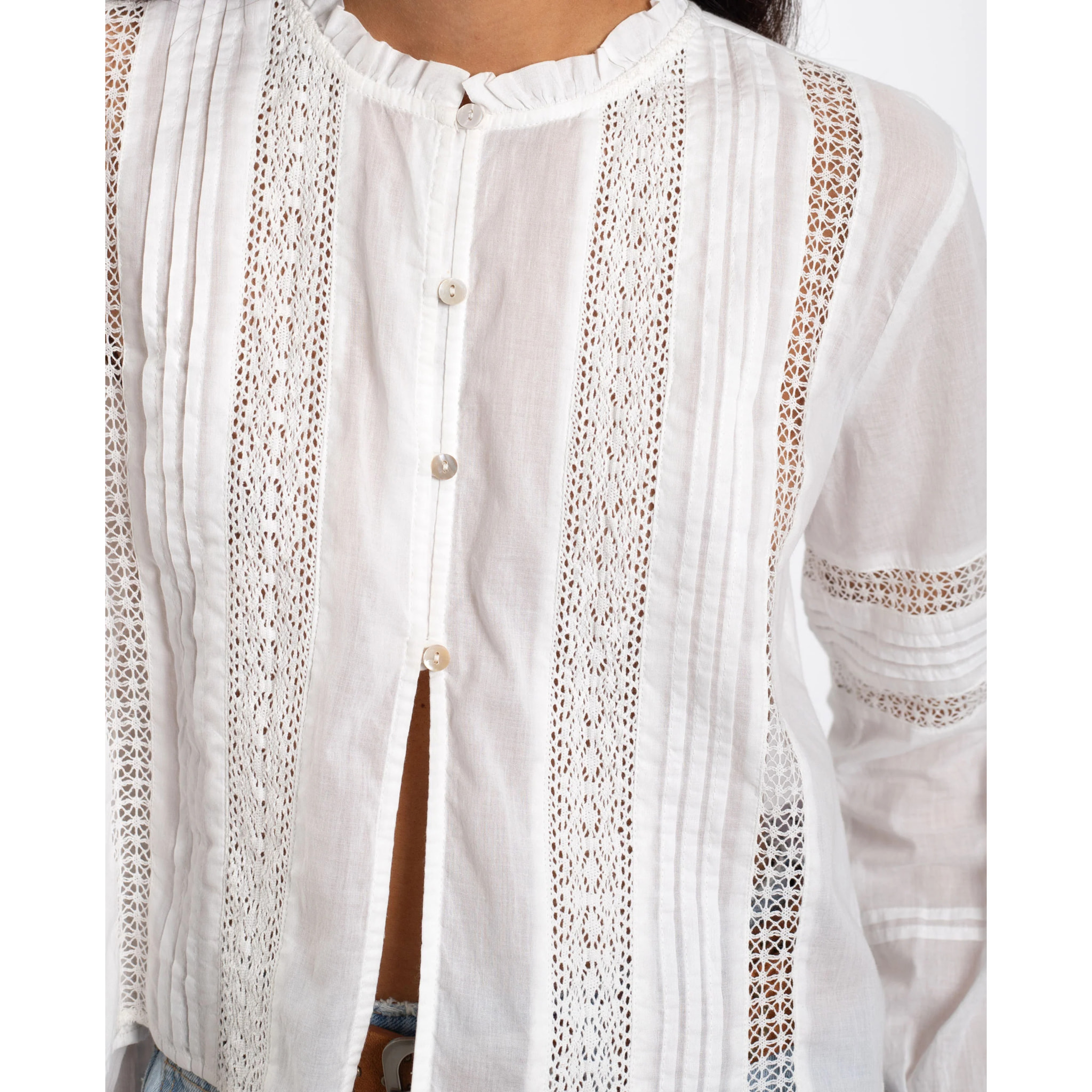 Blusa de mujer blanca de manga larga
