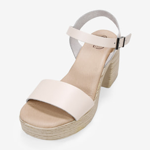 Sandalias beige en piel con tacón ancho