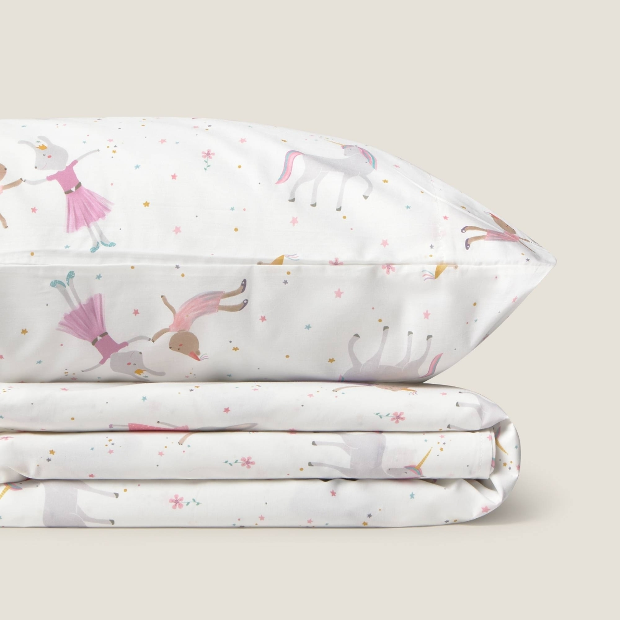 Sábana de algodón percal 180 hilos con estampado de unicornios y princesas Carmis color blanco 100% Algodón percal